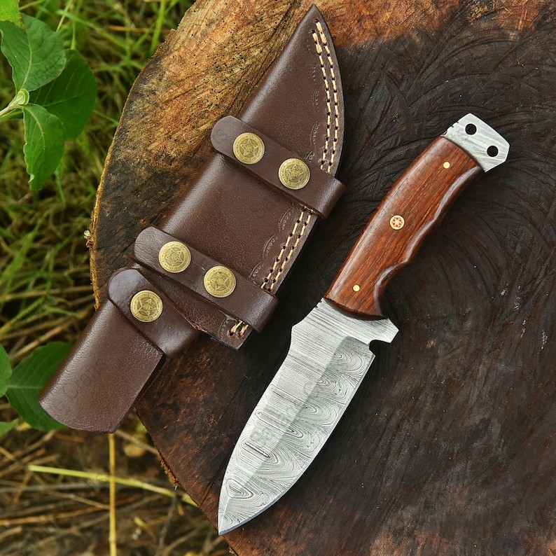 9″ Damascus Steel Skinner Knife – Wood Handle