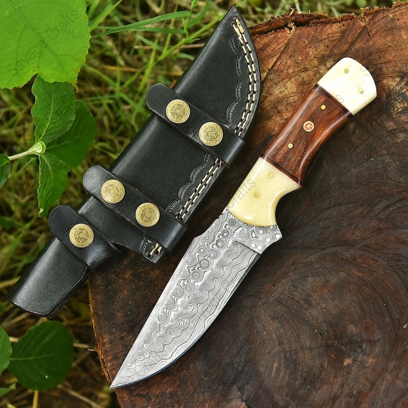 9.75″ Damascus Steel Skinner Knife – Wood & Bone